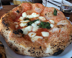 neapolitan pizza margherita