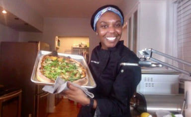 ashley mincey makes pizza