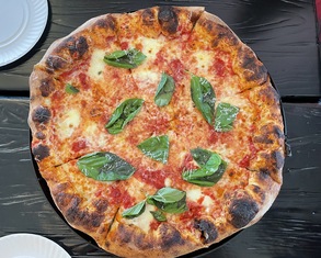 zazzy's pizza margherita with basil