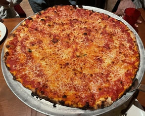 delicious cheese pizza