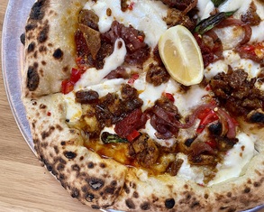 Pizza with chorizo and lime